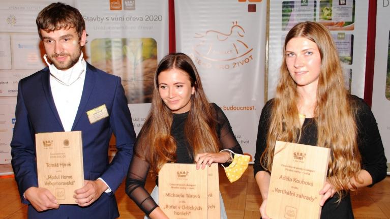 Vítězové studentské soutěže Stavby s vůní dřeva 2020 si odnesli desítky tisíc korun