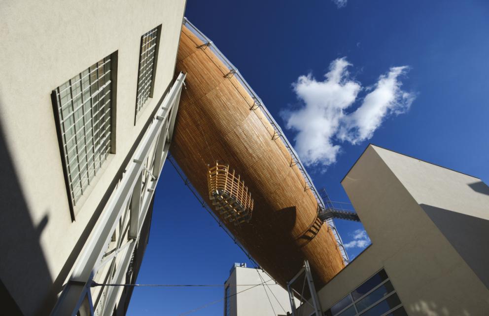 Vzducholoď (Gulliver) na střeše Centra současného umění DOX