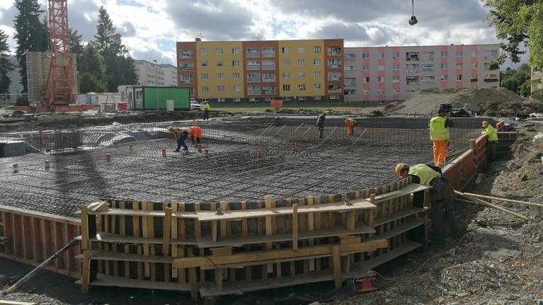 Monolitické konstrukce pro nový pavilon základní školy v Mníšku pod Brdy