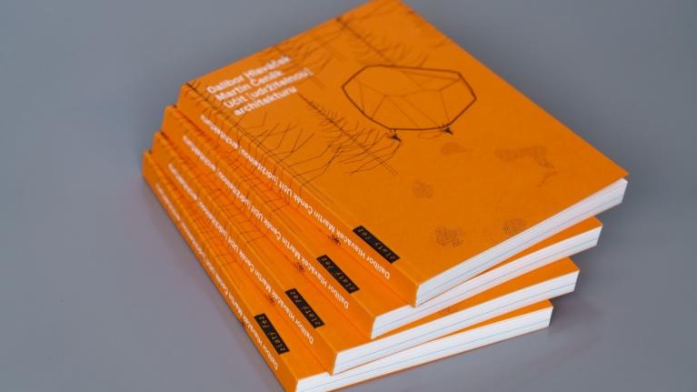 Vyšla nová kniha Dalibora Hlaváčka a Martina Čeňka z Fakulty architektury ČVUT – Učit [udržitelnou] architekturu