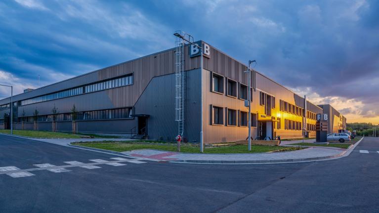 Největší střešní solární elektrárna v Česku vyroste ve výrobním kampusu v Tachově
