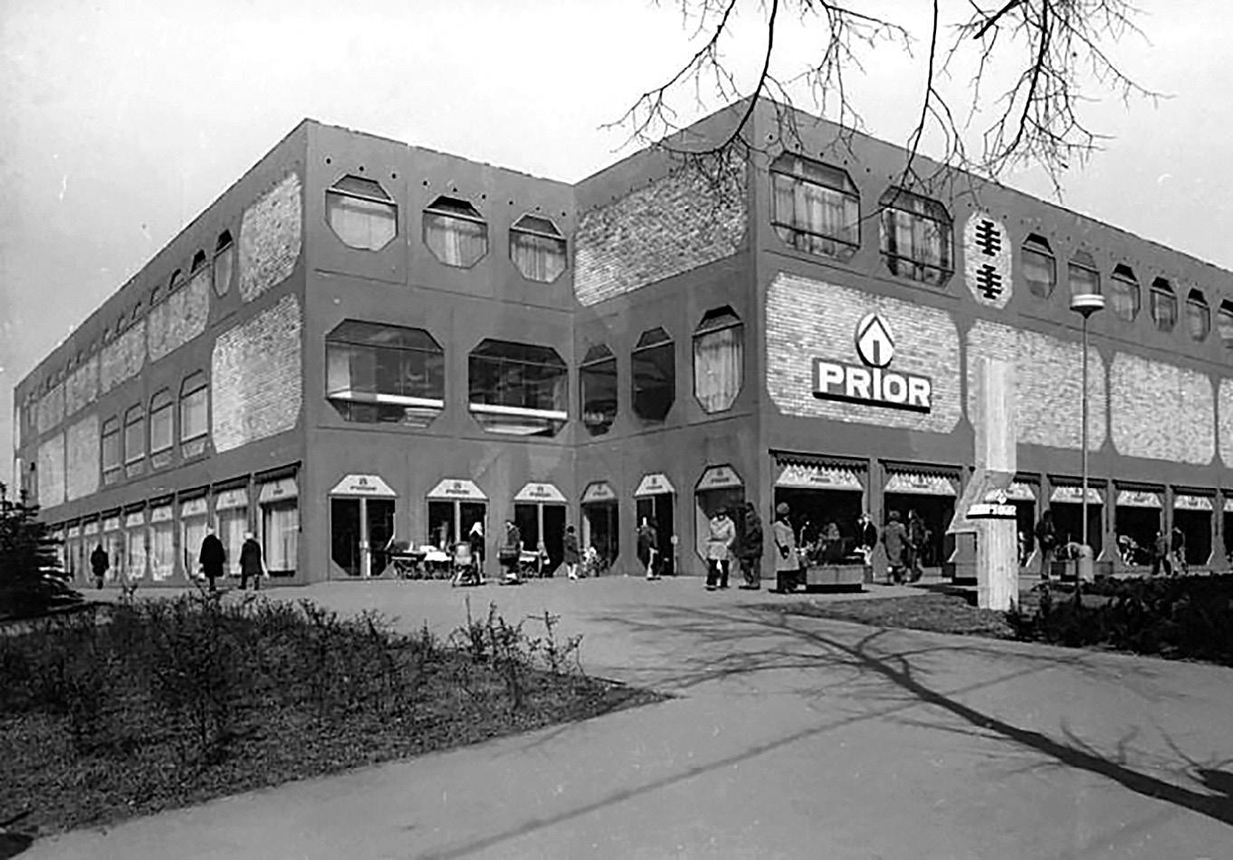 Obchodní dům Prior v Pardubicích  krátce po dokončení v roce 1974