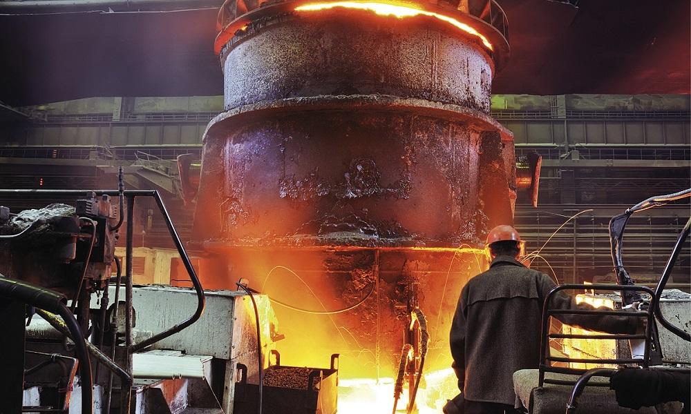 Do roku 2030 má český průmysl a s ním i oceláři přijít o polovinu emisních povolenek zdarma, o čtyři roky později už nebudou žádné.
