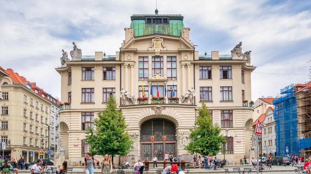 Pražští radní schválili záměr realizace veřejné zakázky Restaurátorské opravy vstupních prostor a schodišť Nové radnice na Mariánském náměstí.