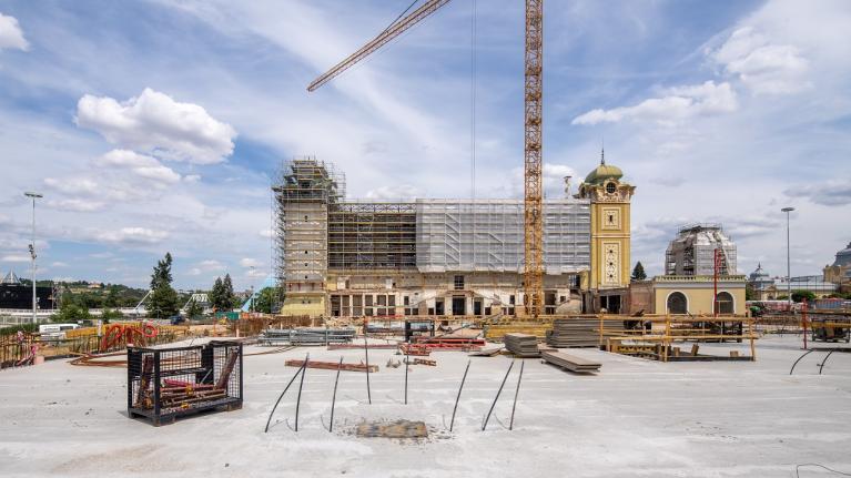 Rekonstrukce Průmyslového paláce v bodu zlomu: zahájení stavebních prací směrem do výšky