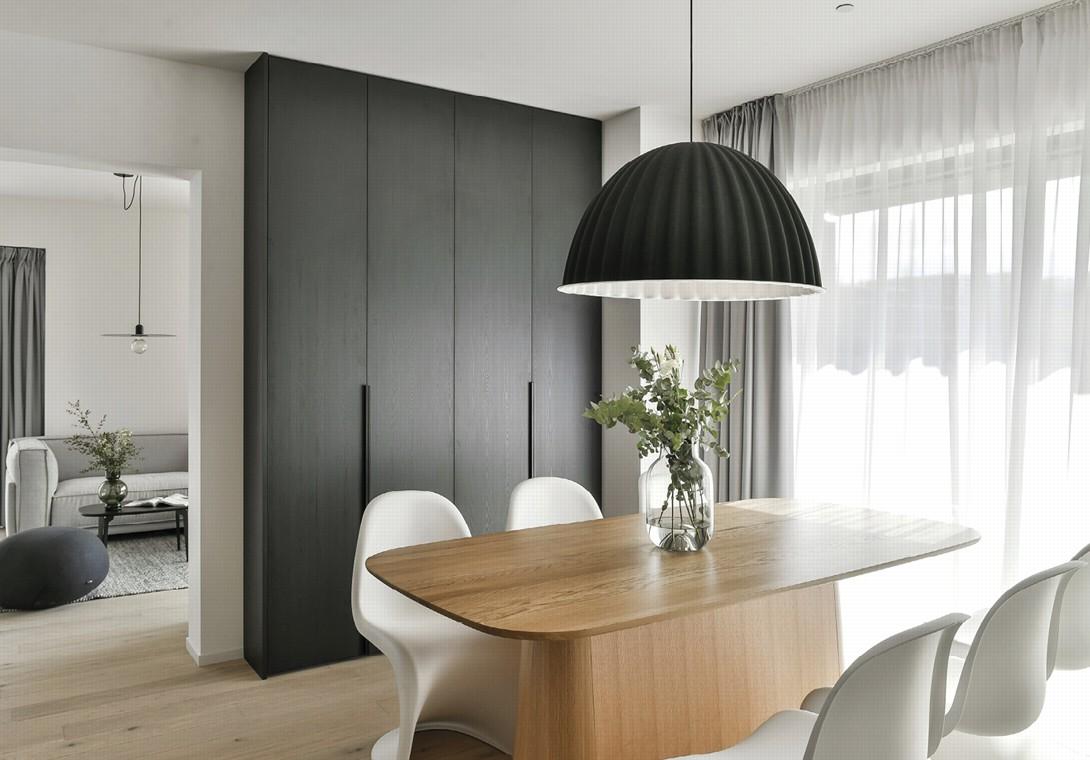 NTERIÉRY FRAGMENTU - Každý byt v objektu nabízí moderní jedinečný interiér. Společné mají užití kvalitních materiálů, tlumených barev a zajímavé zpracování detailů.