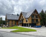 Projekt vyrostl v oblíbeném horském centru Harrachov na okraji Krkonošského národního parku, který skýtá bohaté vyžití v létě i v zimě.
