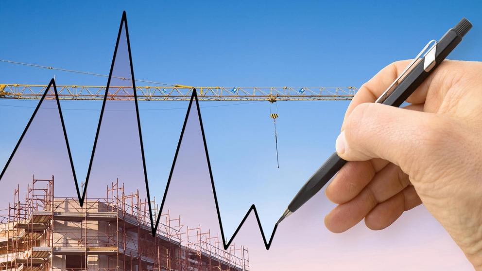 V následujících měsících podle oslovených ředitelů stavebních firem nelze čekat zásadní oživení trhu a bude pokračovat pokles stavební produkce. Vyplývá to z dat Kvartální studie českého stavebnictví Q3/23 zpracované analytickou společností CEEC Research.