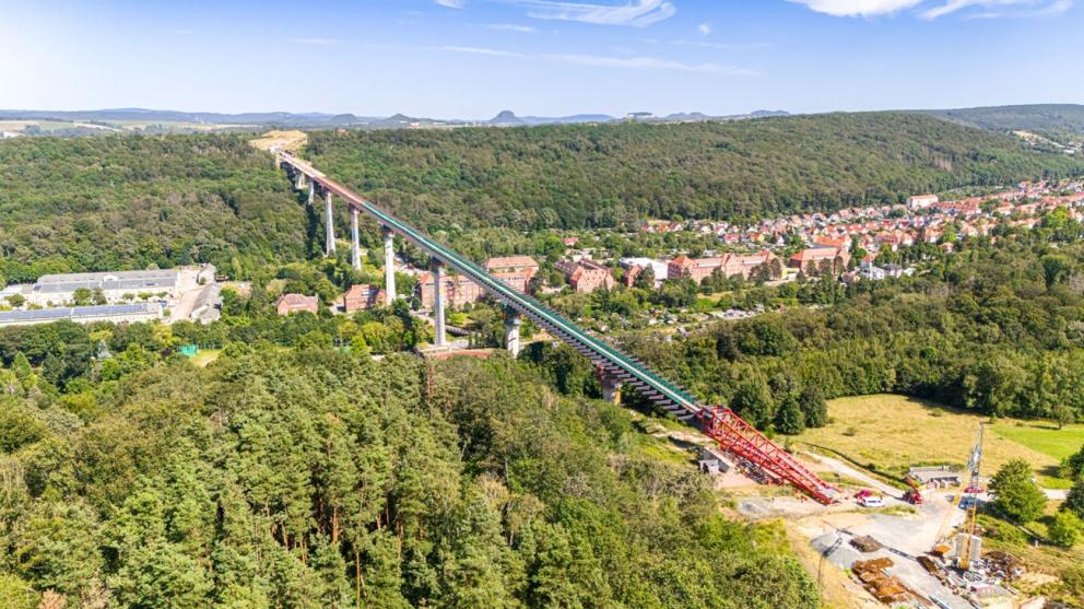 Most překonávající údolí říčky Gottleuba (u nás Rybný potok) ve výšce 70 metrů je dlouhý 916 metrů a propojí silnice 172 z Bad Schandau a 172 a.